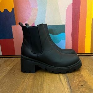 Chelsea boots US size 7 - worn once!